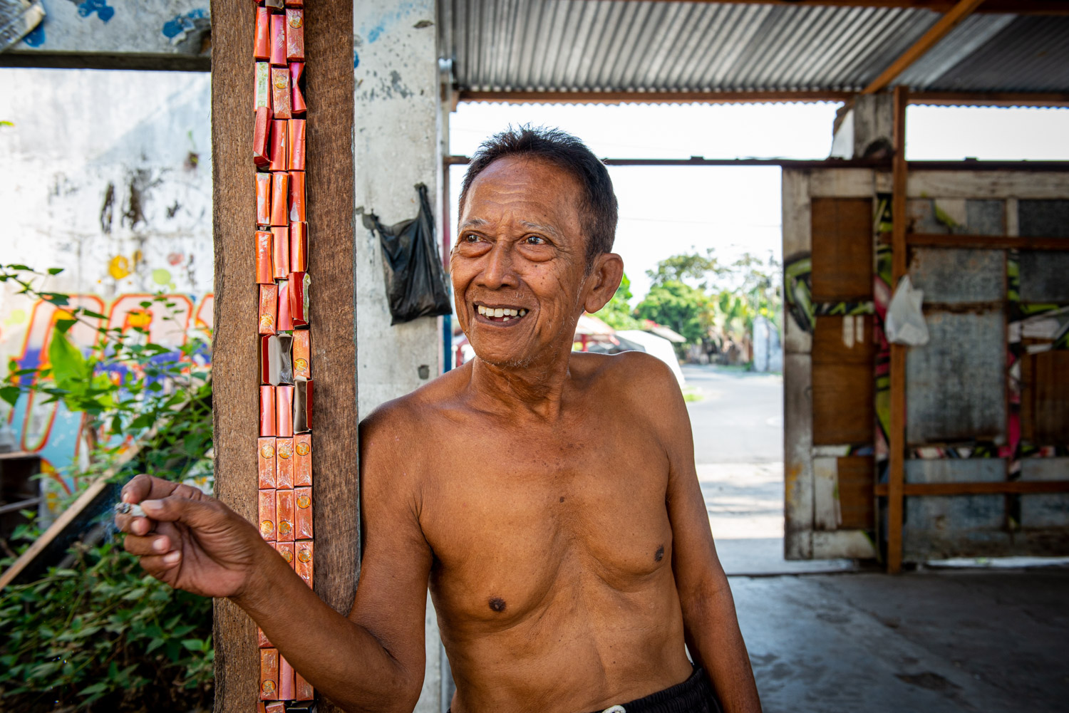 Portrait of an old Indonesian man smoking a sigaret
